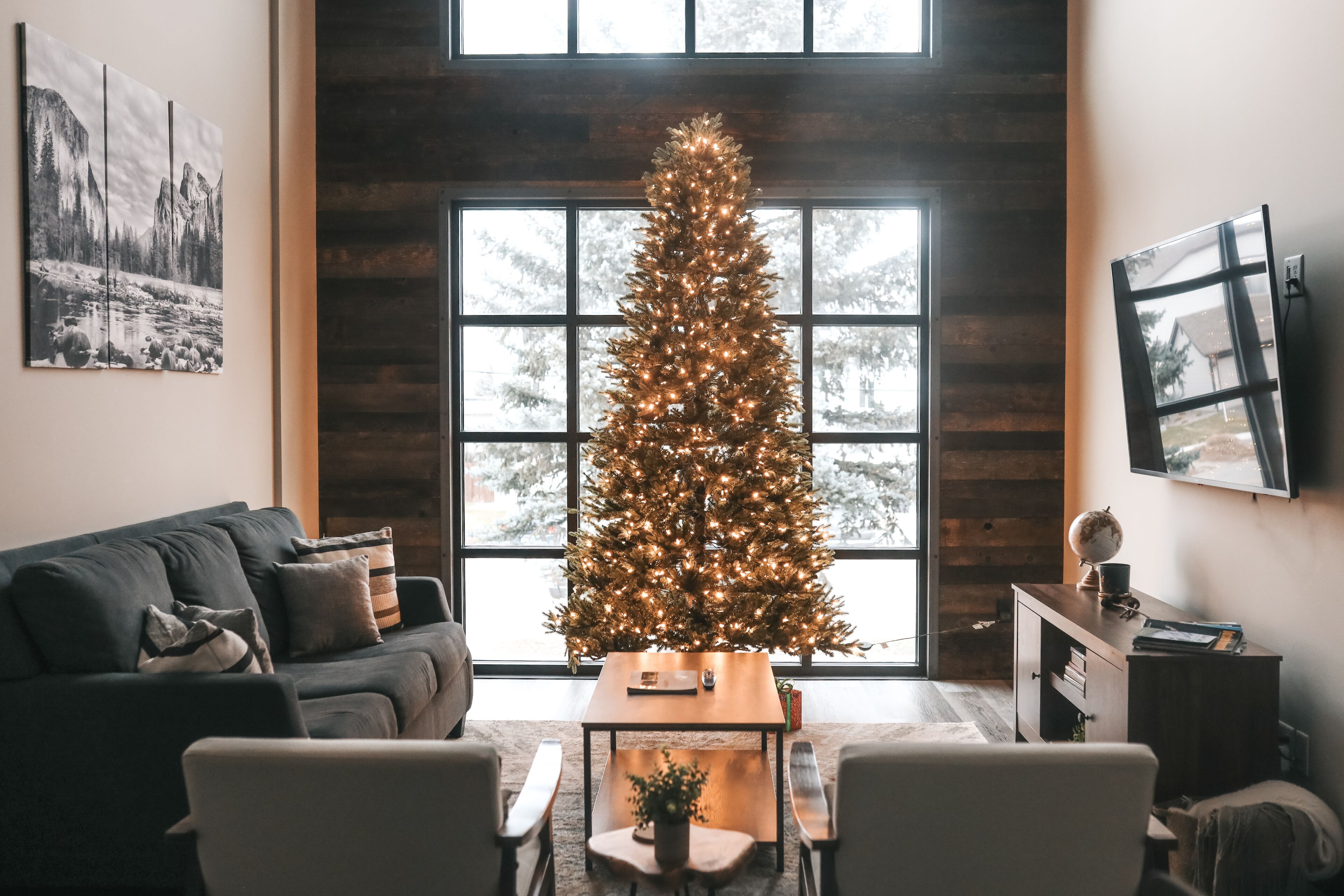 Televisie en een computerscherm