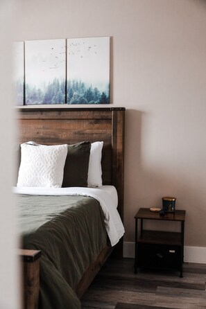 3 bedrooms, desk, iron/ironing board, free WiFi