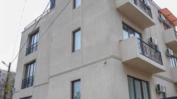 Basic Double Room | Living area | TV