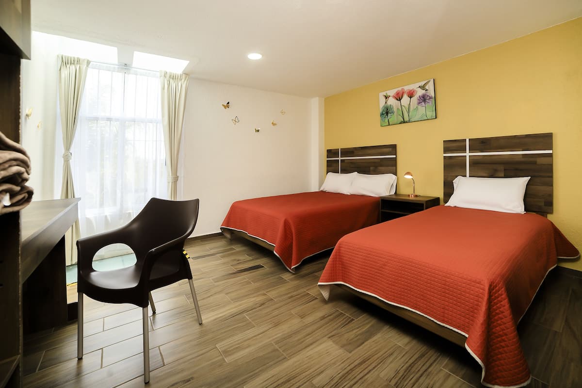 Habitación triple estándar | Sábanas de algodón egipcio y ropa de cama de alta calidad