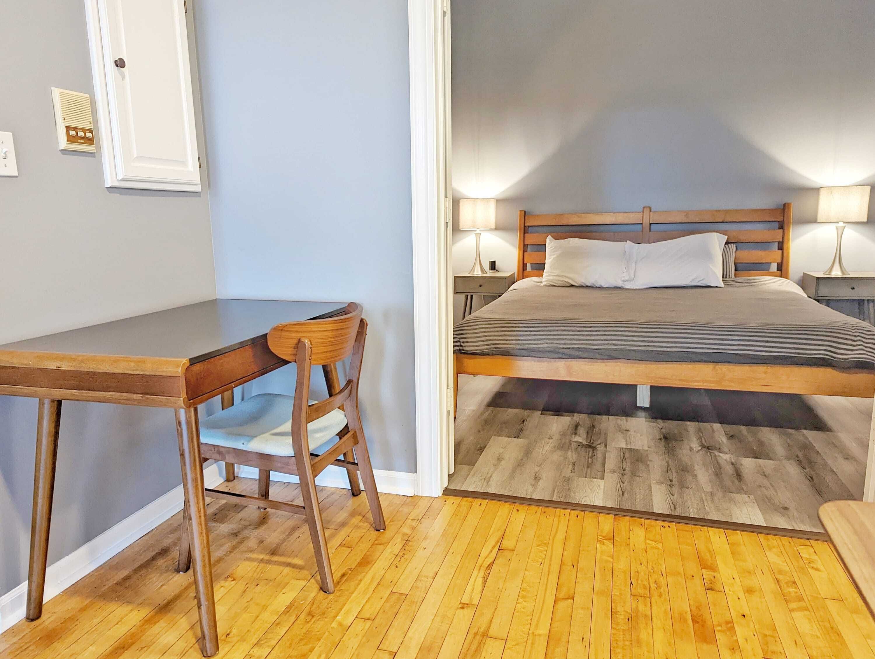 2 chambres, fer et planche à repasser, Wi-Fi, draps fournis