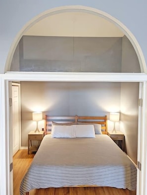 1 slaapkamer, een strijkplank/strijkijzer, wifi, beddengoed