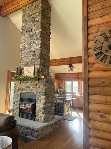 Beautiful secluded cabin with amazing country views