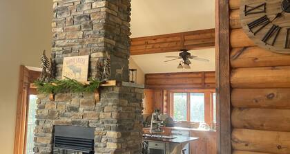 Beautiful secluded cabin with amazing country views