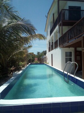 حمّام سباحة خارجي