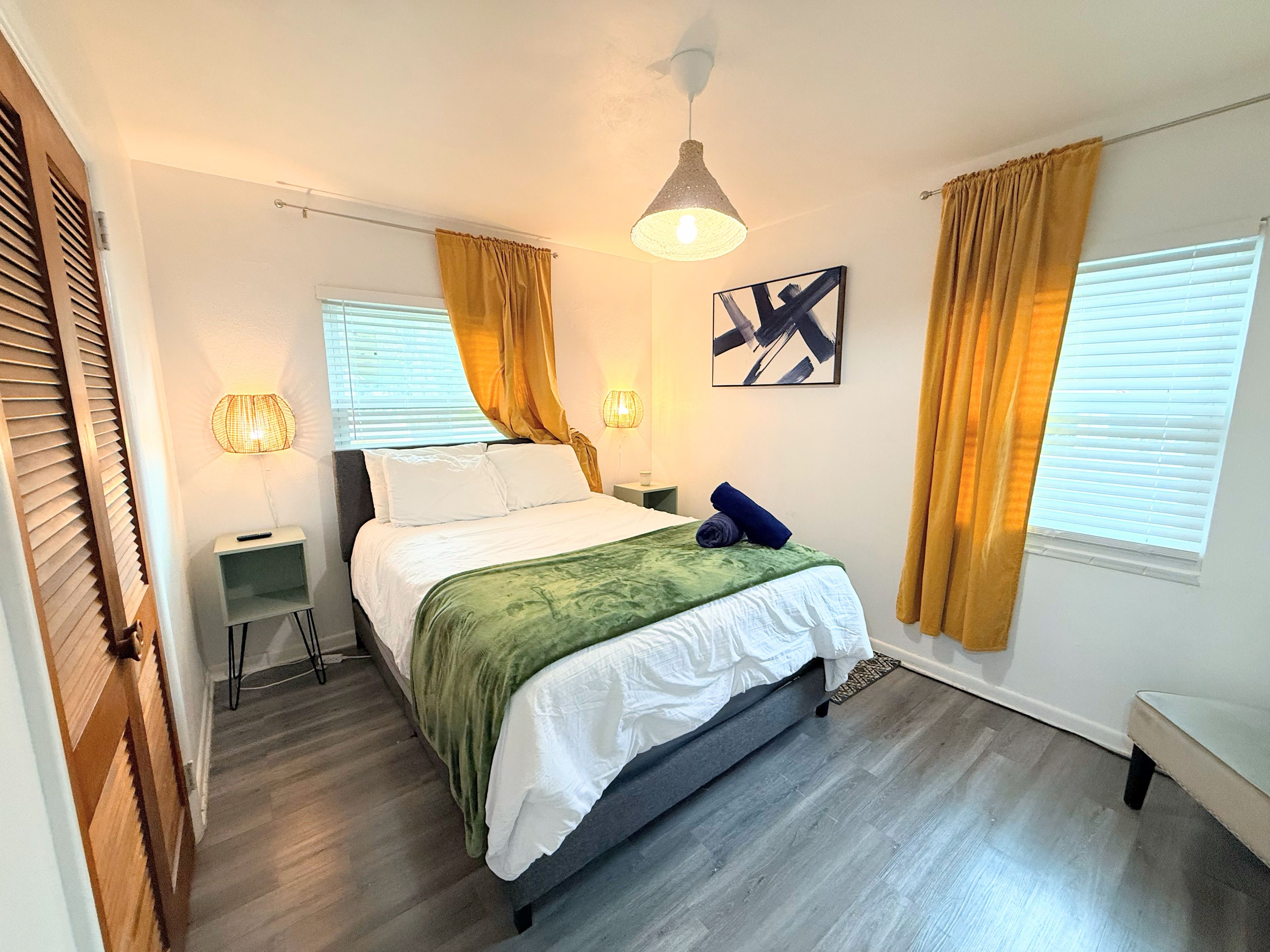 3 slaapkamers, een strijkplank/strijkijzer, gratis wifi, beddengoed
