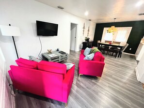 Smart-tv, bordfodbold, bordtennisbord