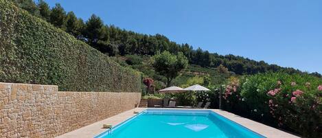 Piscina all'aperto, una piscina riscaldata