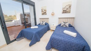 3 bedrooms, iron/ironing board, free WiFi, bed sheets