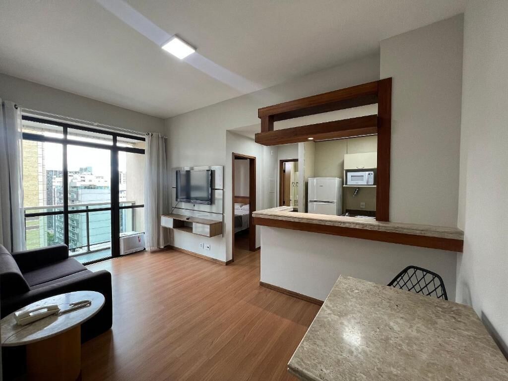 Apartamento básico | Cozinha privada | Geladeira grande, micro-ondas, fogão, cooktop