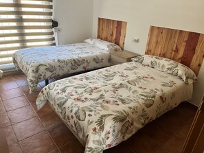 2 室のベッドルーム、アイロン / アイロン台、WiFi、ベッドシーツ