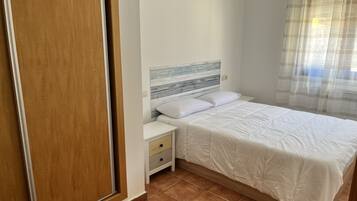 2 slaapkamers, een strijkplank/strijkijzer, wifi, beddengoed