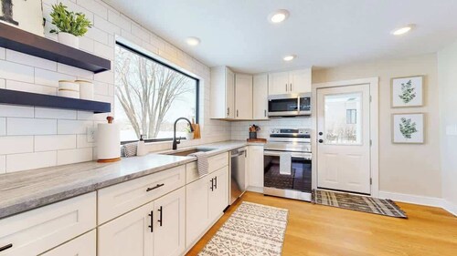 BOAT-SWIM-FISH Lake Cottage-Pontoon Rental