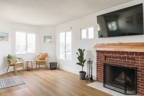 Interior - Beach House w/ Private Pool & Spa mins to beach! (San Diego)