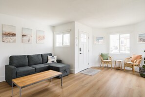 Smart TV, fireplace, books - Beach House w/ Private Pool & Spa mins to beach! (San Diego)