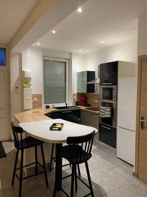 Fridge, microwave, oven, dishwasher - House "LE CH'TI DODO (Guarbecque)