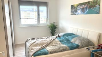 2 bedrooms, iron/ironing board, free WiFi, bed sheets