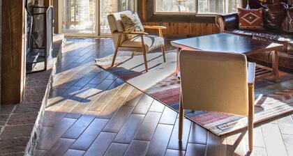 Unique Octagon Ski Lodge in heart of Rib Mountain State Park with hot tub