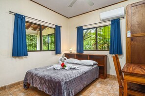 2 bedrooms, WiFi, bed sheets - Charming 2BDR beach house (Santa Cruz)