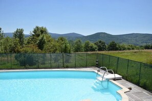 Piscina a l'aire lliure i piscina climatitzada