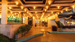 A hotel entrance with a tropical theme, including a sign that reads "Tropical Vibes Hotel," a well-lit pathway, and a staircase leading to the upper floor. - MARINN Tropical Vibes Hotel (Panama City)