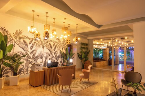 MARINN Tropical Vibes Hotel