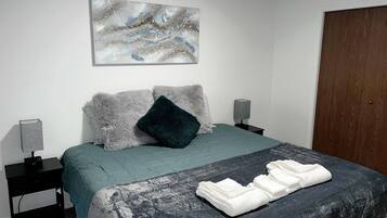 2 bedrooms, iron/ironing board, bed sheets