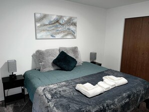 都會公寓 | 2 間臥室、熨斗/熨衣板、床單