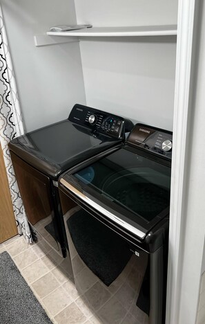 都會公寓 | 浴室 | 浴缸、免費盥洗用品、吹風機、毛巾