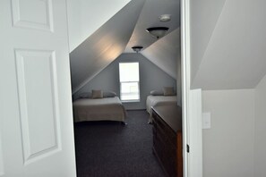 4 bedrooms, free WiFi, bed sheets