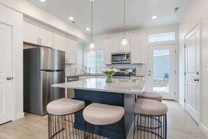 Oven - Lehi Contemporary Silicone Home (Lehi)