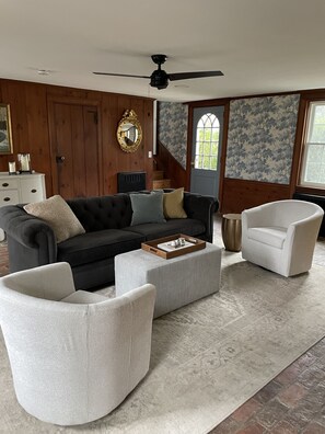 Smart-TV, Kamin, Musikbibliothek