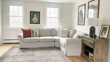 Smart TV, fireplace, music library