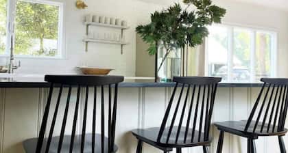 The Colonial Farmhouse with Private Boat Rental