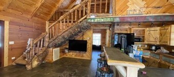 River Road Hideout  PRIVATE RIVER ACCESS! Pet friendly