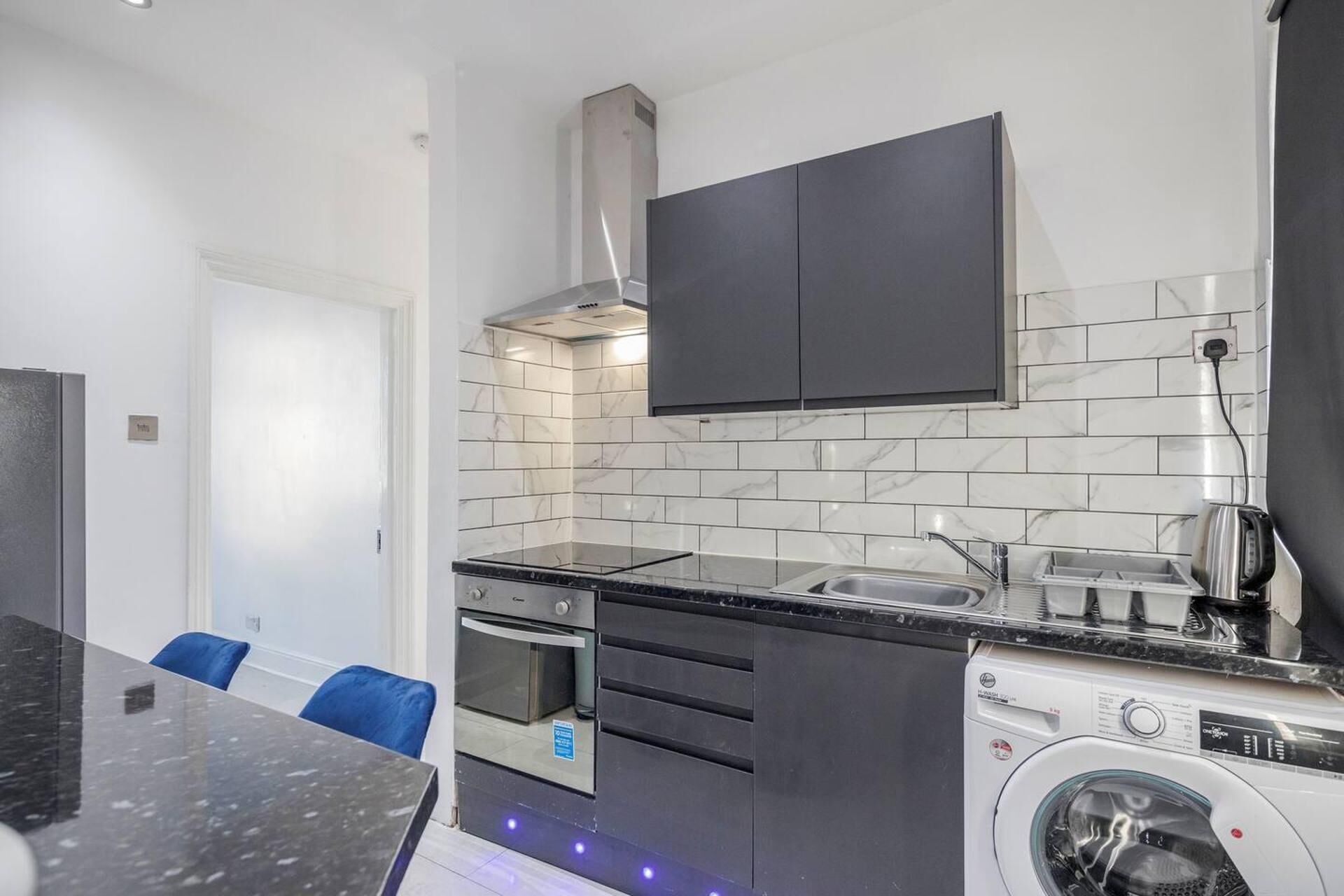 Apartment | Private kitchen | Fridge, microwave, oven, electric kettle