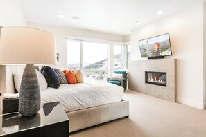 4 bedrooms, desk, iron/ironing board, free WiFi