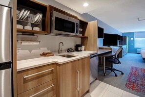 Cortinas opacas, wifi gratis, ropa de cama