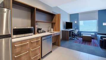 Suite, 1 Queen Bed, Accessible, Bathtub | Blackout drapes, free WiFi, bed sheets