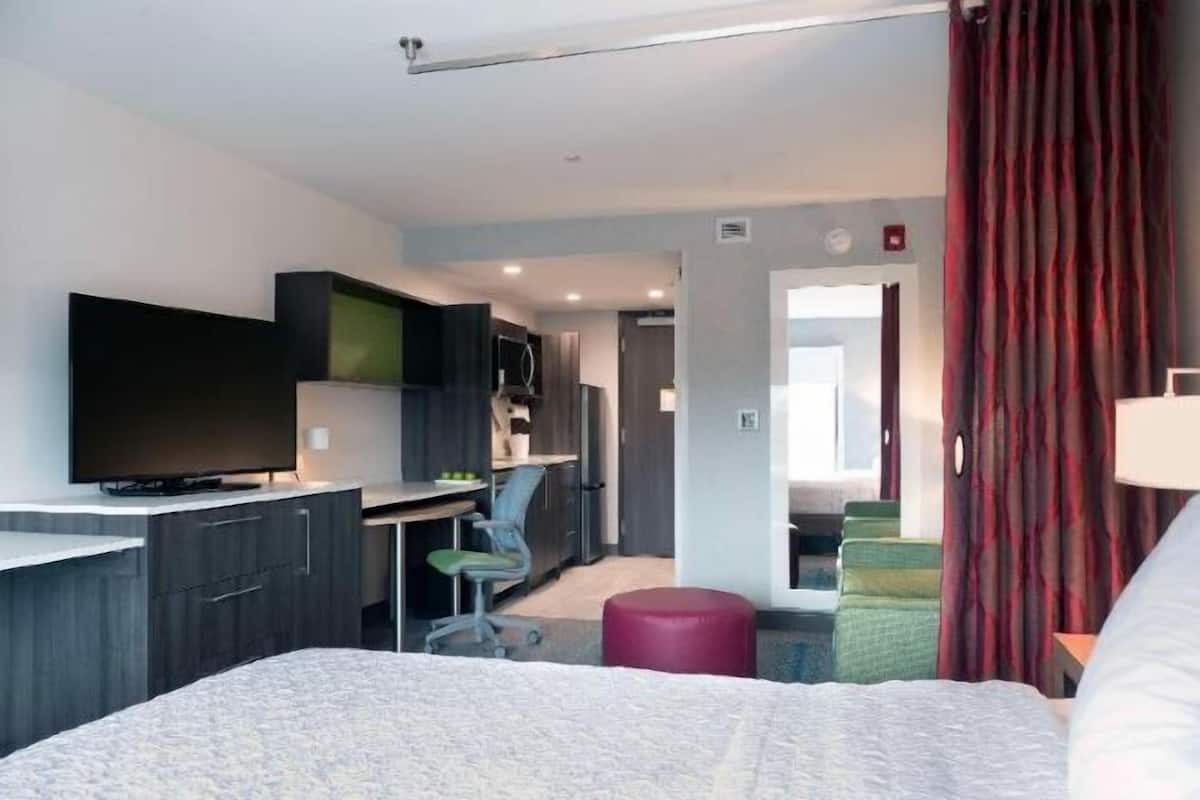 1 bedroom, in-room safe, desk, laptop workspace