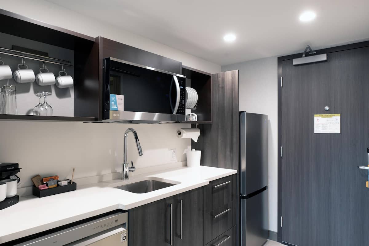 Caja de seguridad en la habitación y escritorio