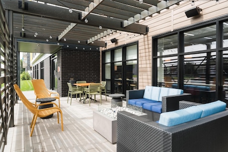 Terrace/patio. Home2 Suites By Hilton Quebec City
