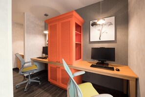 Business center - Home2 Suites By Hilton Quebec City (Québec City)