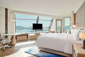 Habitación Deluxe, 1 cama de matrimonio grande | Minibar, caja fuerte, espacio para trabajar con un portátil