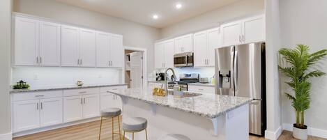 Fridge, microwave, stovetop, dishwasher