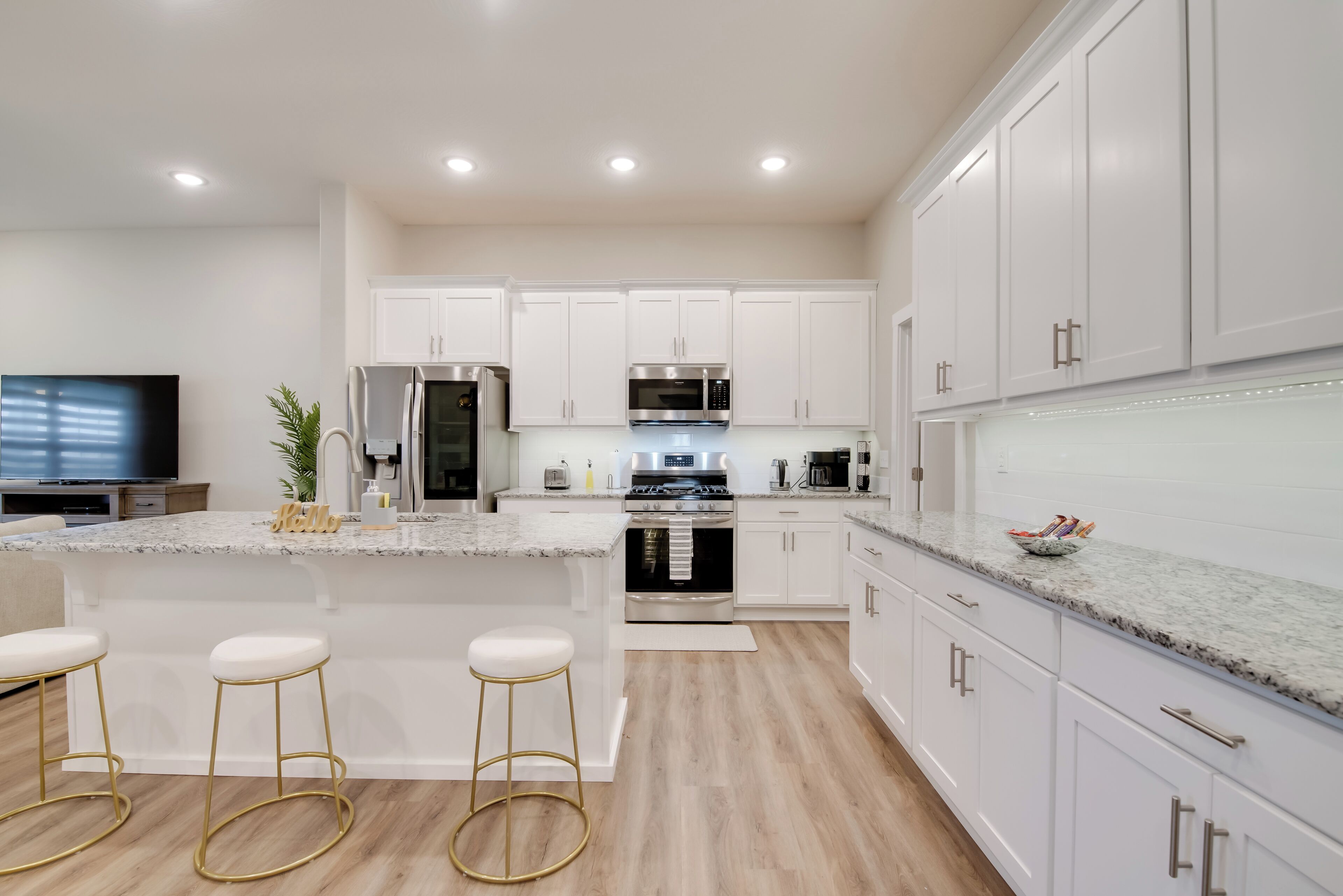 Fridge, microwave, stovetop, dishwasher