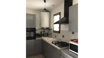 雪櫃、微波爐、焗爐、爐具