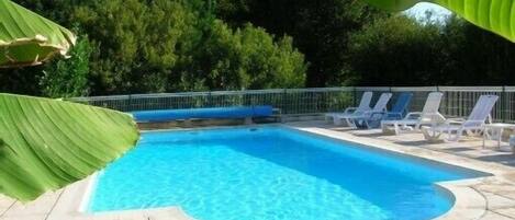 Piscina a l'aire lliure i piscina climatitzada