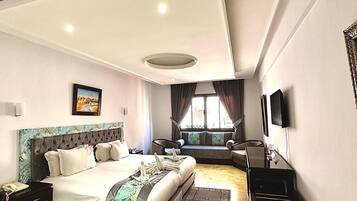 Signature Room | Premium bedding, minibar, in-room safe, desk