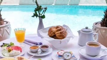 Free daily buffet breakfast